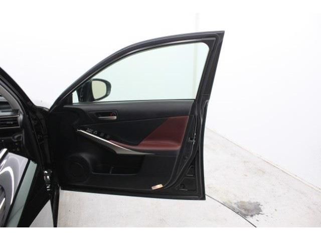 TOYOTA LEXUS IS200T 2017 Image 31