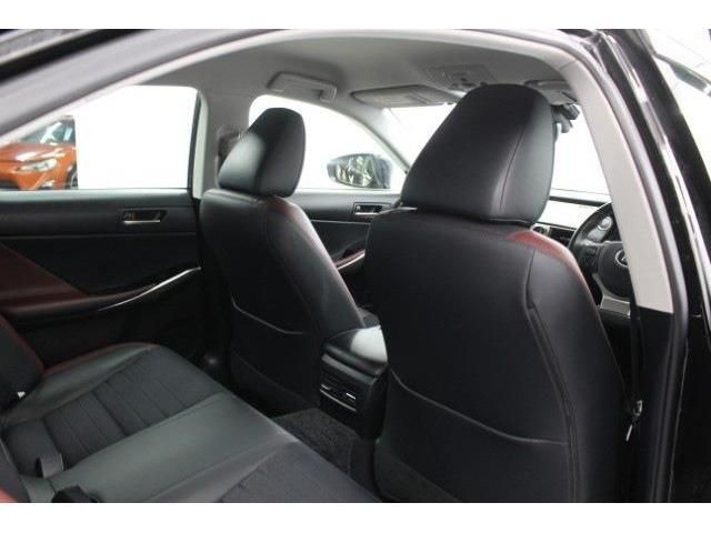 TOYOTA LEXUS IS200T 2017 Image 31