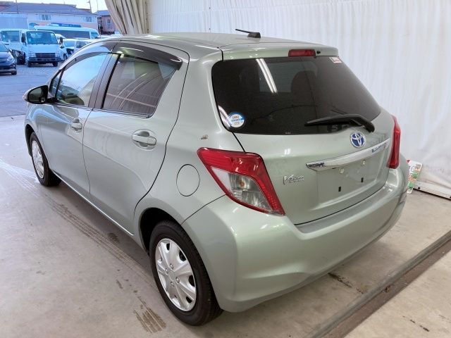 TOYOTA VITZ 2011 Image 31