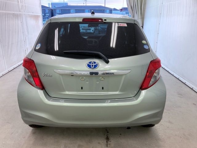 TOYOTA VITZ 2011 Image 31