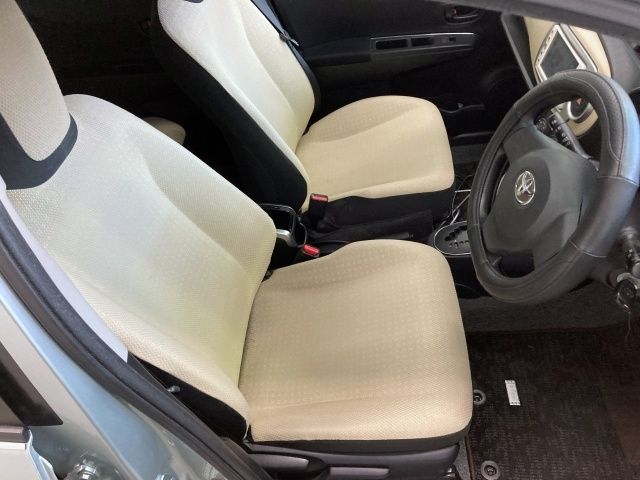 TOYOTA VITZ 2011 Image 31