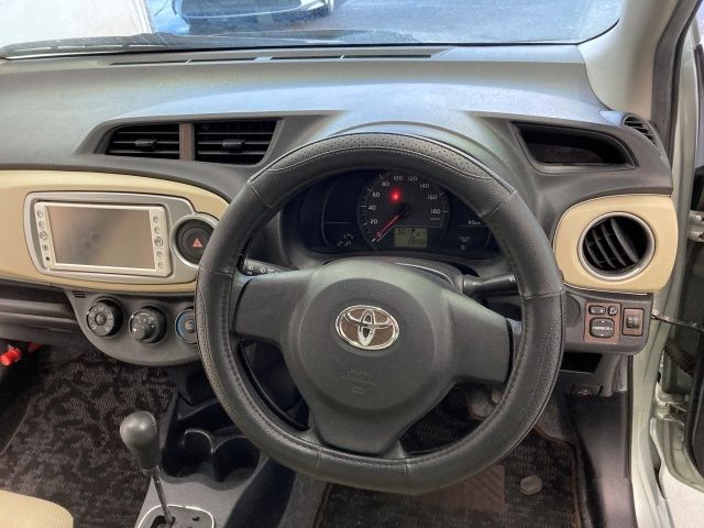 TOYOTA VITZ 2011 Image 31