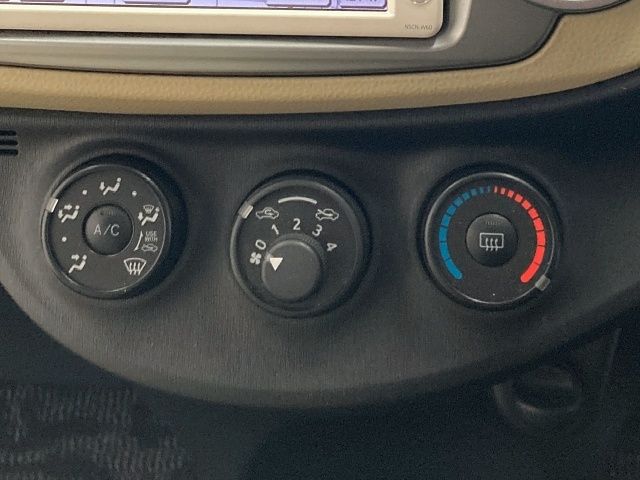 TOYOTA VITZ 2011 Image 31