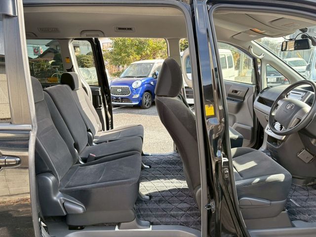 TOYOTA VOXY 2008 Image 31