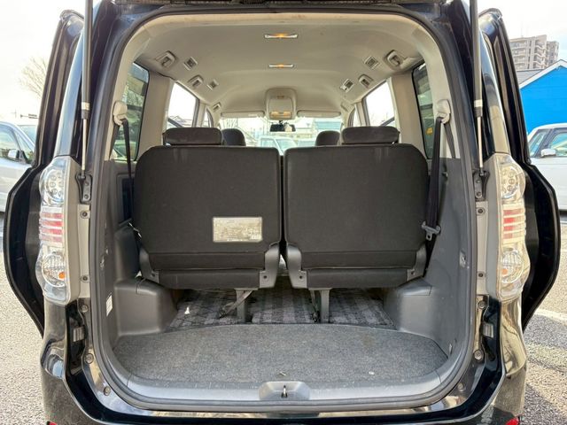TOYOTA VOXY 2008 Image 31
