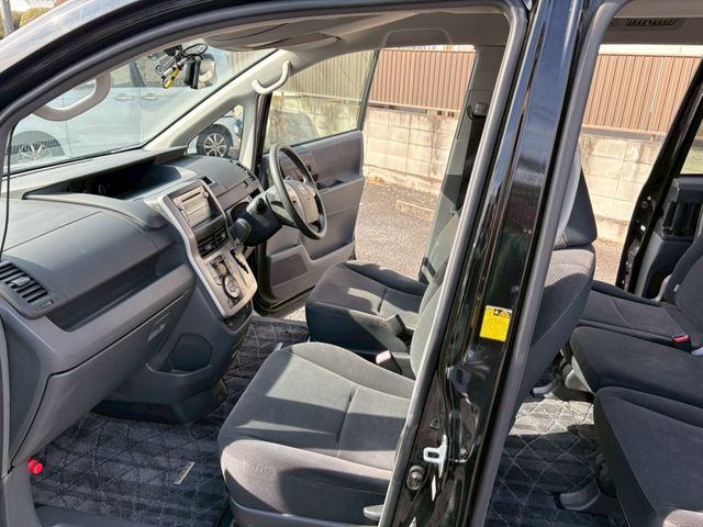 TOYOTA VOXY 2008 Image 31