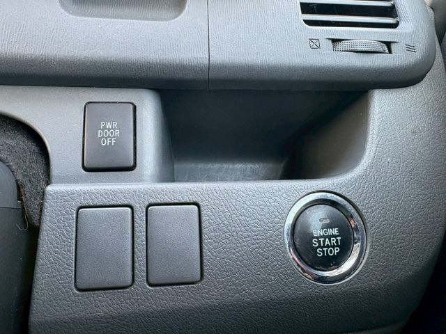 TOYOTA VOXY 2008 Image 31