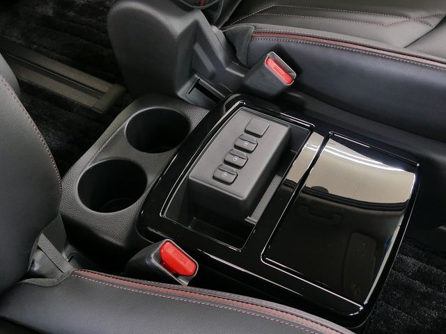 NISSAN ELGRAND 2024 Image 31