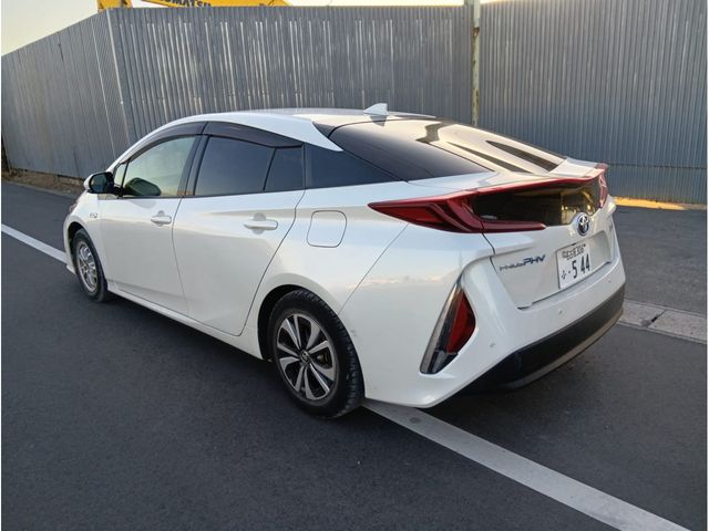 TOYOTA PRIUS PHV 2017 Image 31