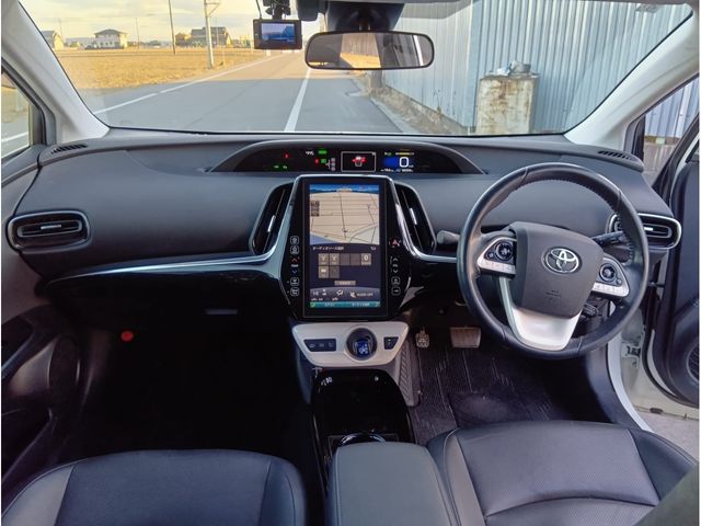 TOYOTA PRIUS PHV 2017 Image 31