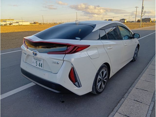 TOYOTA PRIUS PHV 2017 Image 31