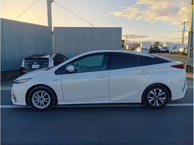 TOYOTA PRIUS PHV 2017 Image 31