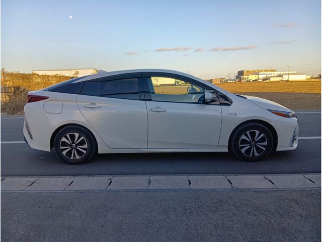 TOYOTA PRIUS PHV 2017 Image 31