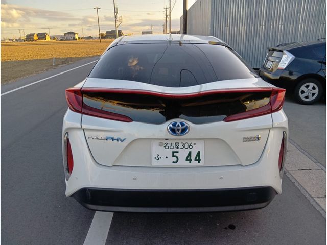 TOYOTA PRIUS PHV 2017 Image 31