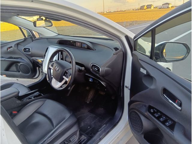 TOYOTA PRIUS PHV 2017 Image 31