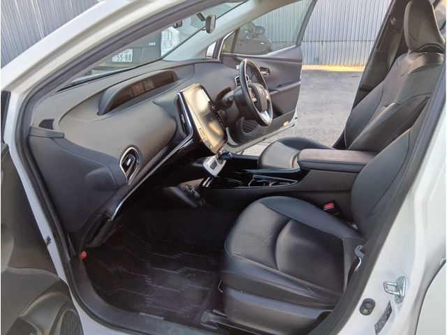 TOYOTA PRIUS PHV 2017 Image 31