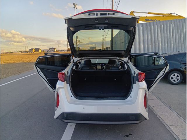 TOYOTA PRIUS PHV 2017 Image 31