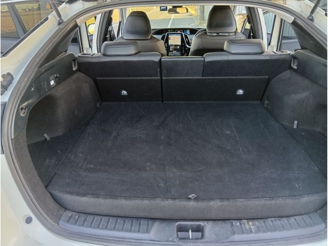 TOYOTA PRIUS PHV 2017 Image 31