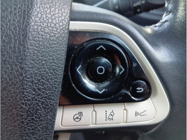 TOYOTA PRIUS PHV 2017 Image 31