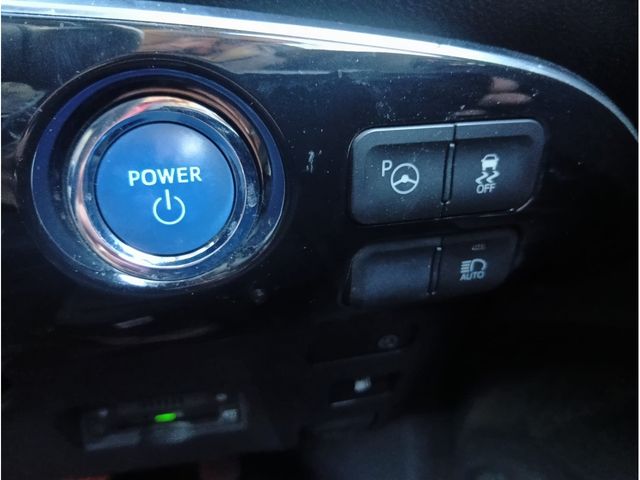 TOYOTA PRIUS PHV 2017 Image 31