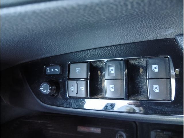 TOYOTA PRIUS PHV 2017 Image 31