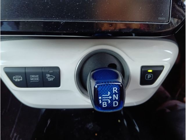 TOYOTA PRIUS PHV 2017 Image 31