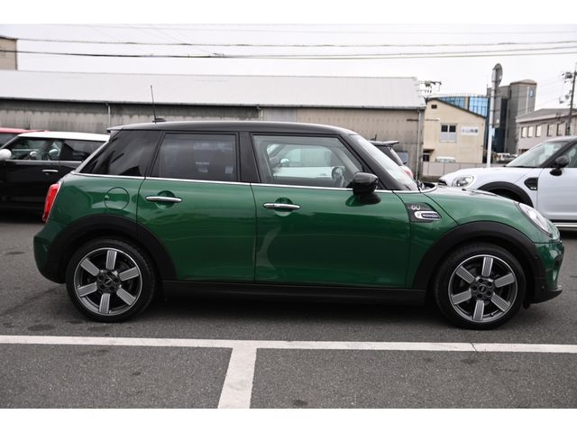 BMW MINI COOPER D 5DOOR 2019 Image 31