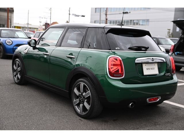 BMW MINI COOPER D 5DOOR 2019 Image 31