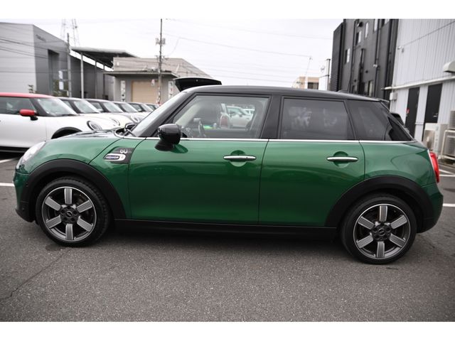BMW MINI COOPER D 5DOOR 2019 Image 31
