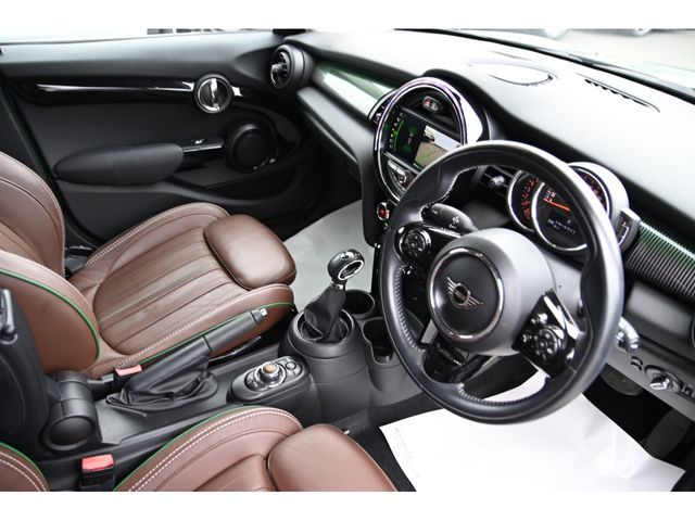 BMW MINI COOPER D 5DOOR 2019 Image 31