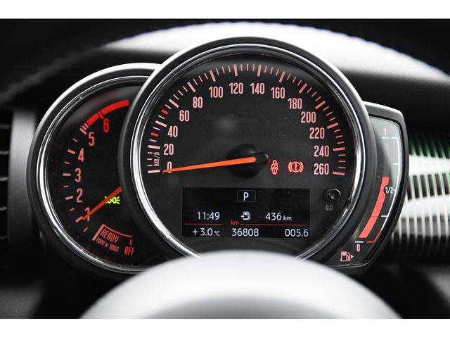 BMW MINI COOPER D 5DOOR 2019 Image 31