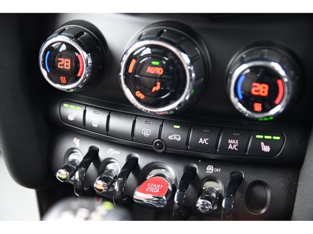 BMW MINI COOPER D 5DOOR 2019 Image 31