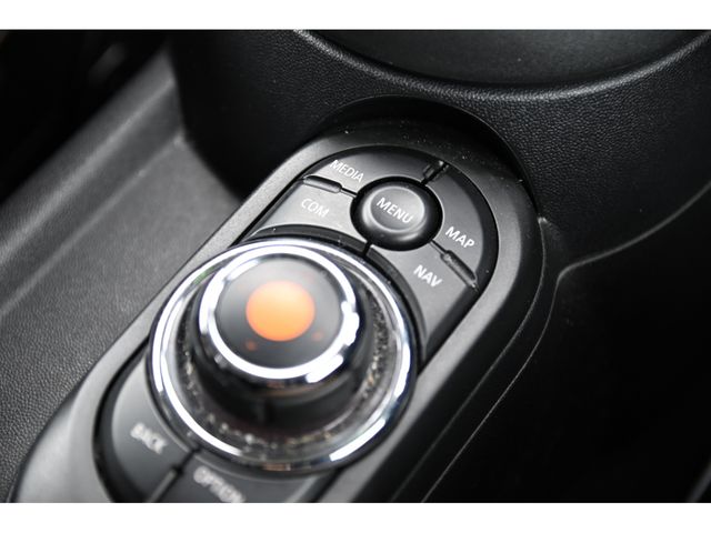 BMW MINI COOPER D 5DOOR 2019 Image 31