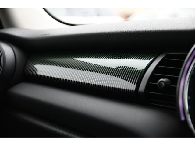 BMW MINI COOPER D 5DOOR 2019 Image 31