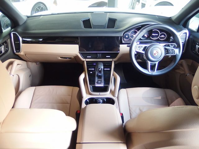 PORSCHE CAYENNE 2018 Image 31
