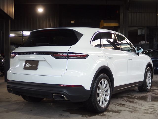 PORSCHE CAYENNE 2018 Image 31