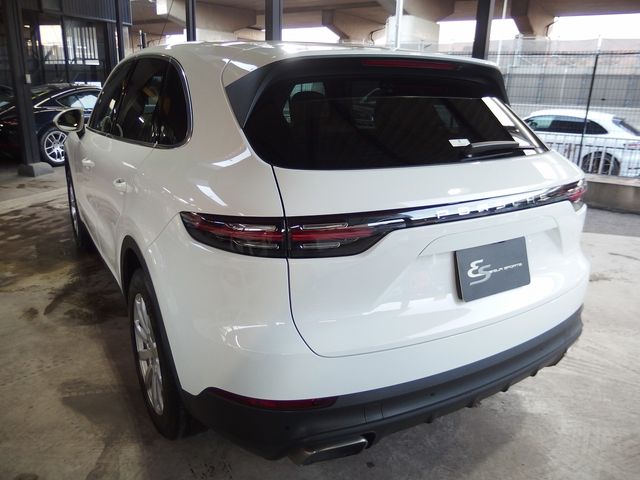 PORSCHE CAYENNE 2018 Image 31