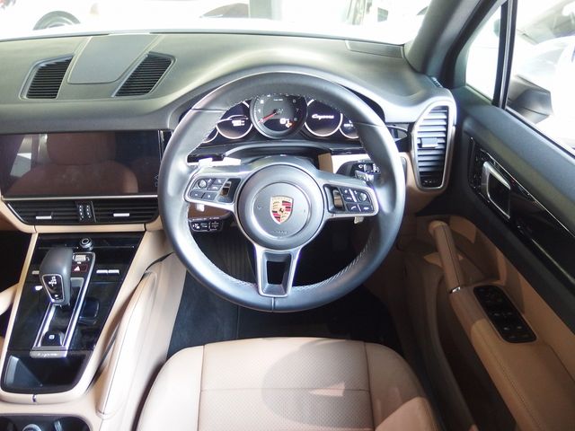 PORSCHE CAYENNE 2018 Image 31