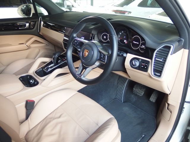 PORSCHE CAYENNE 2018 Image 31