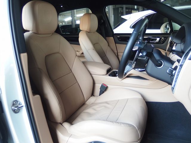 PORSCHE CAYENNE 2018 Image 31