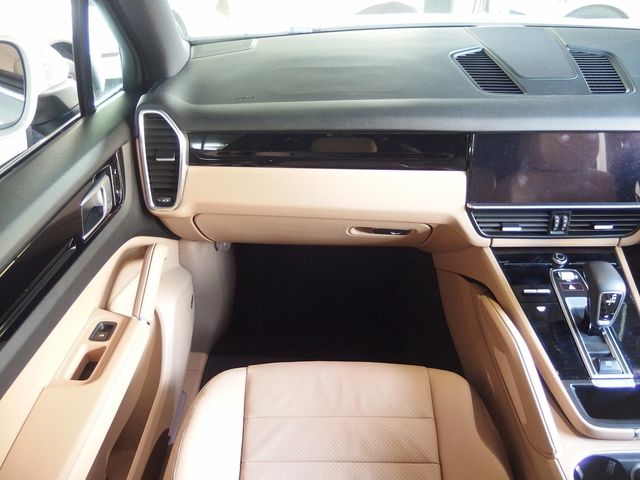 PORSCHE CAYENNE 2018 Image 31