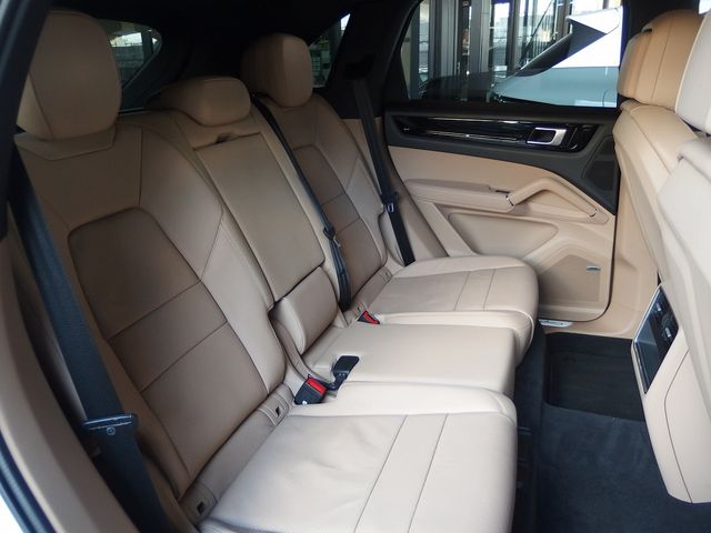 PORSCHE CAYENNE 2018 Image 31