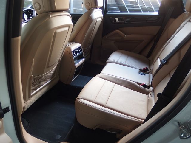 PORSCHE CAYENNE 2018 Image 31