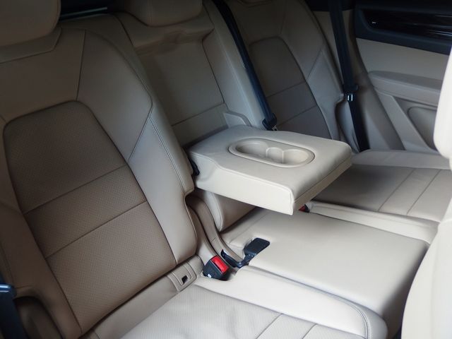 PORSCHE CAYENNE 2018 Image 31