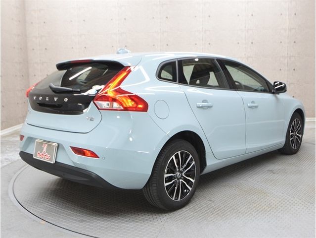 VOLVO V40 2018 Image 31