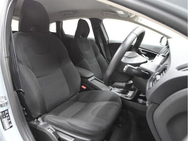 VOLVO V40 2018 Image 31