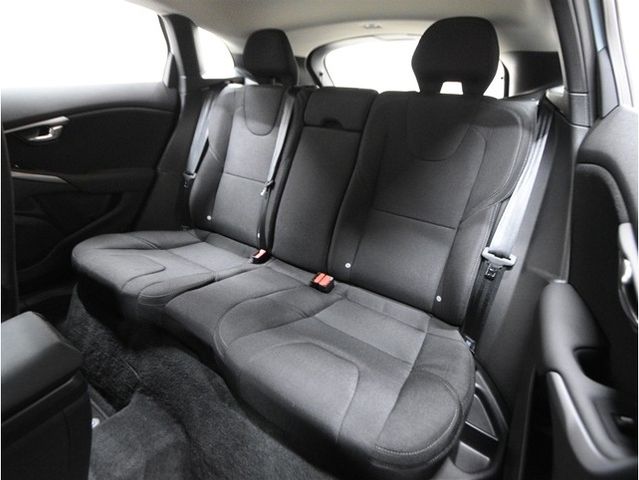 VOLVO V40 2018 Image 31