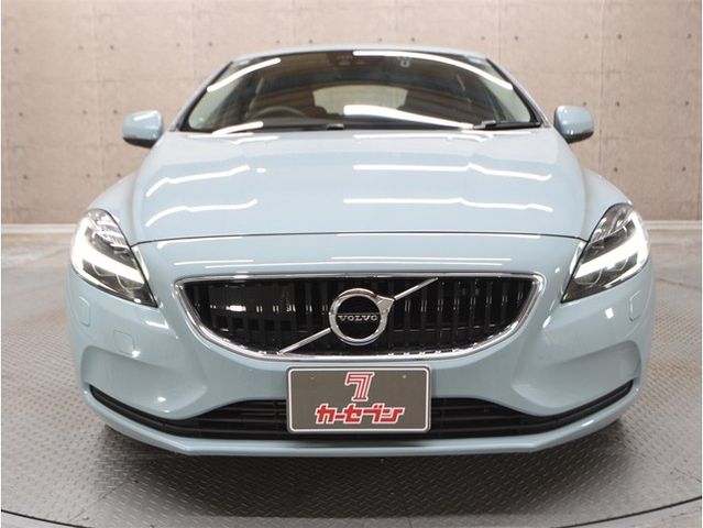 VOLVO V40 2018 Image 31