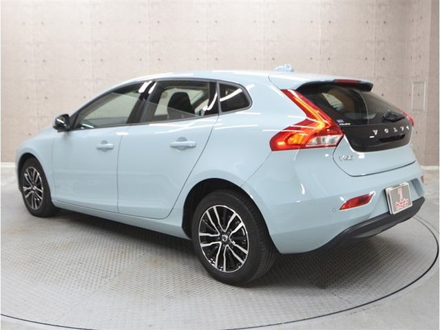 VOLVO V40 2018 Image 31