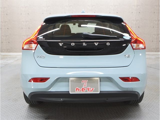 VOLVO V40 2018 Image 31